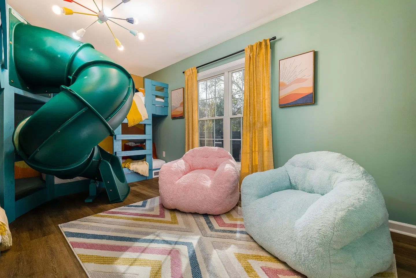 Adventure Haven interior and amenities, photo 23