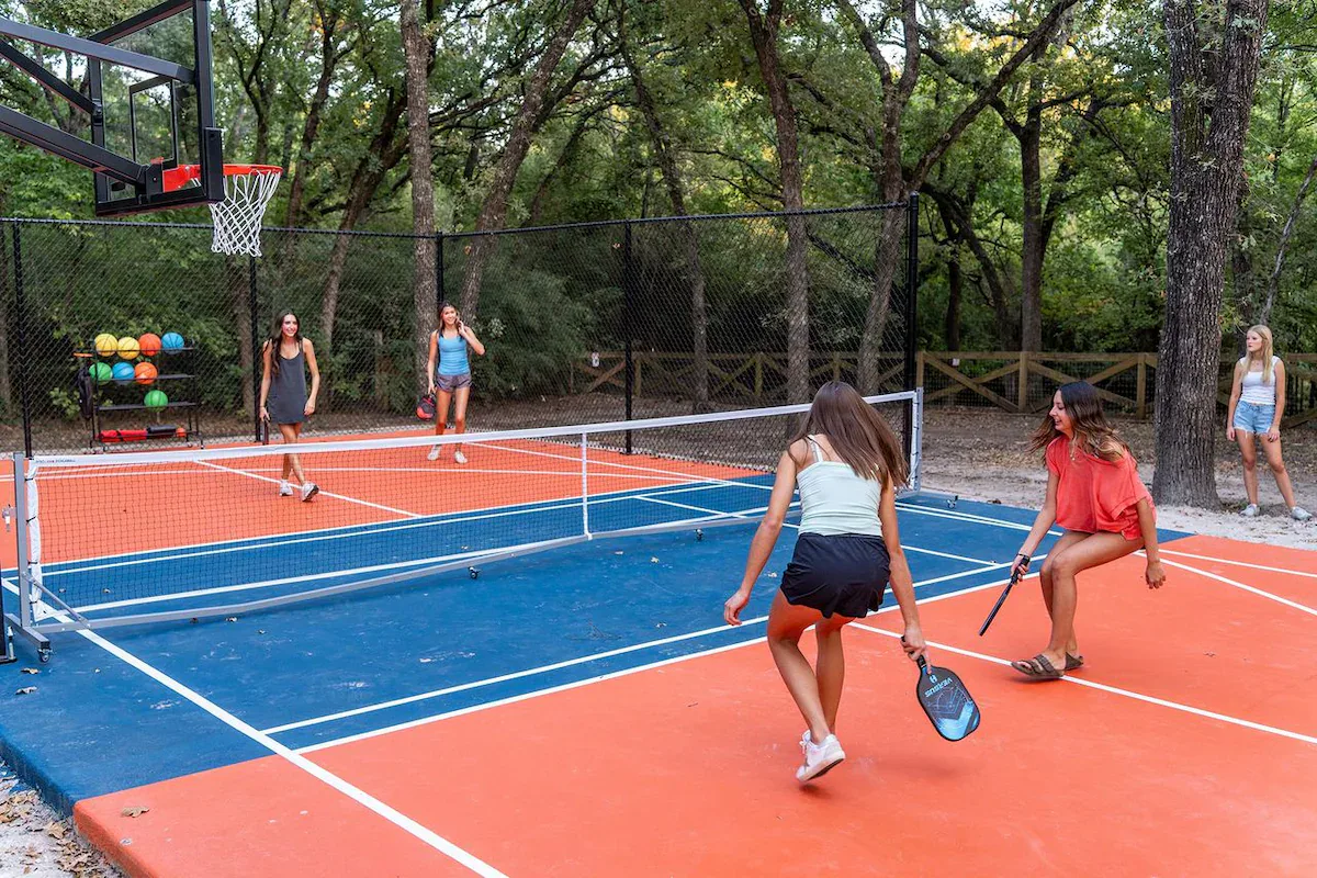 Lone Star Courts interior and amenities, photo 5
