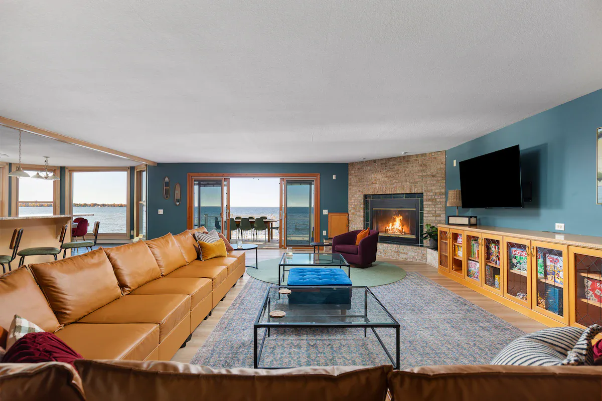 Luxury Lakefront interior and amenities, photo 24
