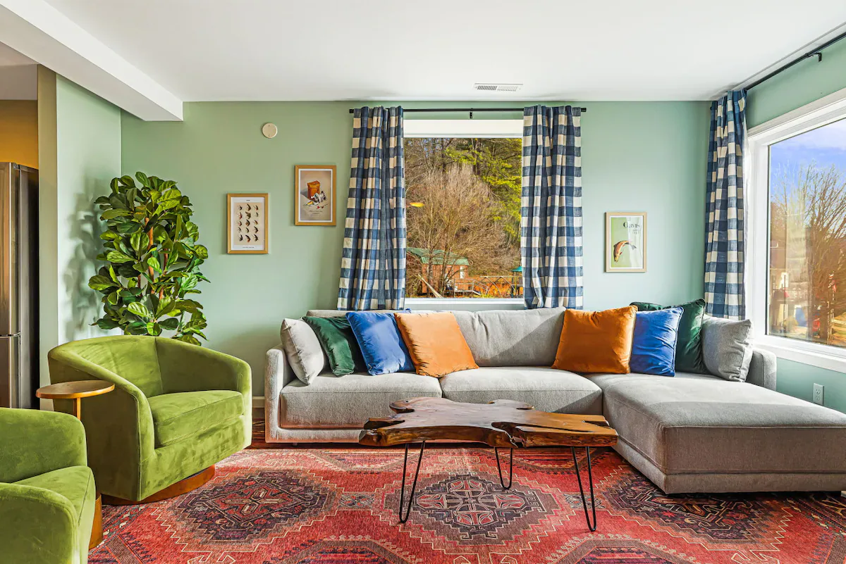 Lavish Lawson interior and amenities, photo 13