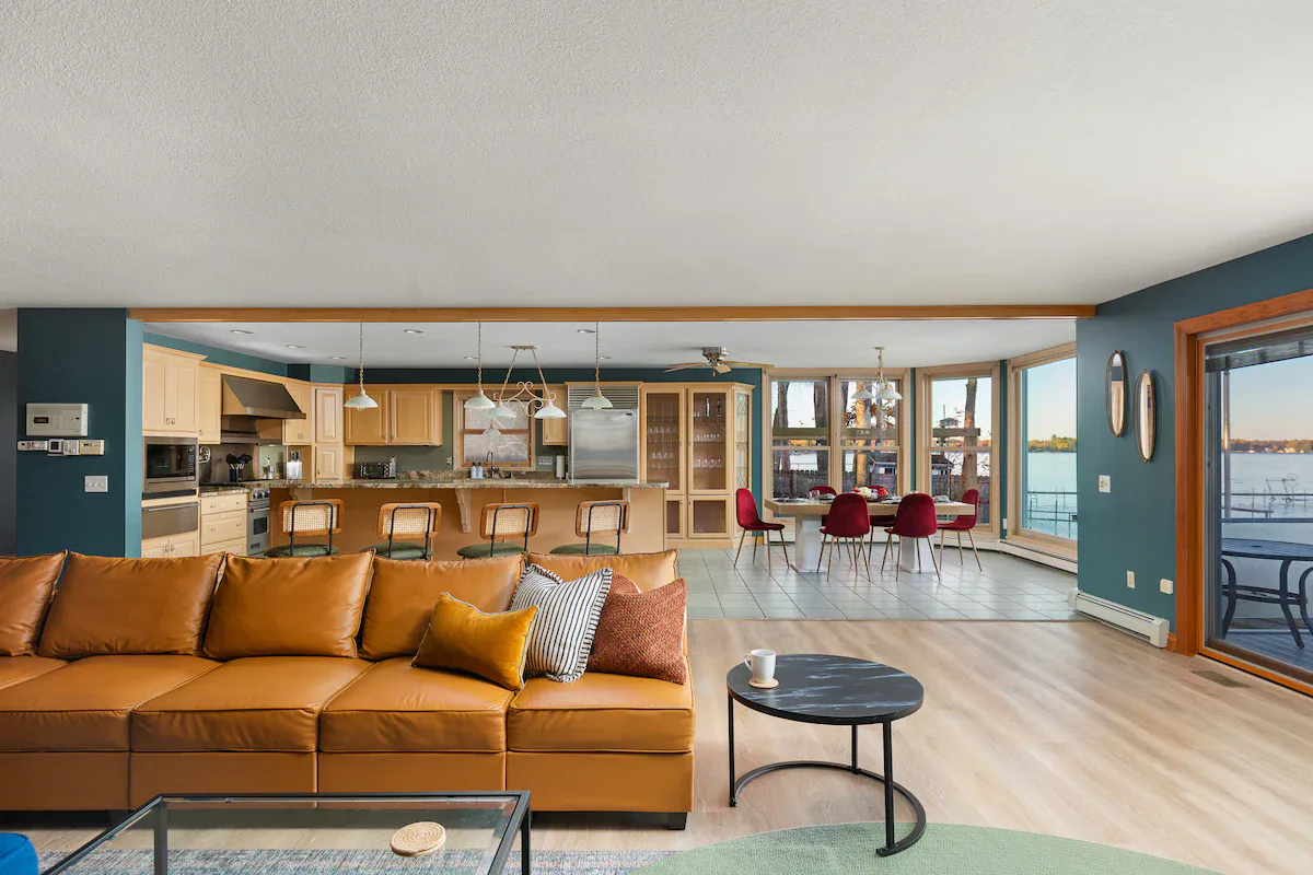 Luxury Lakefront interior and amenities, photo 25
