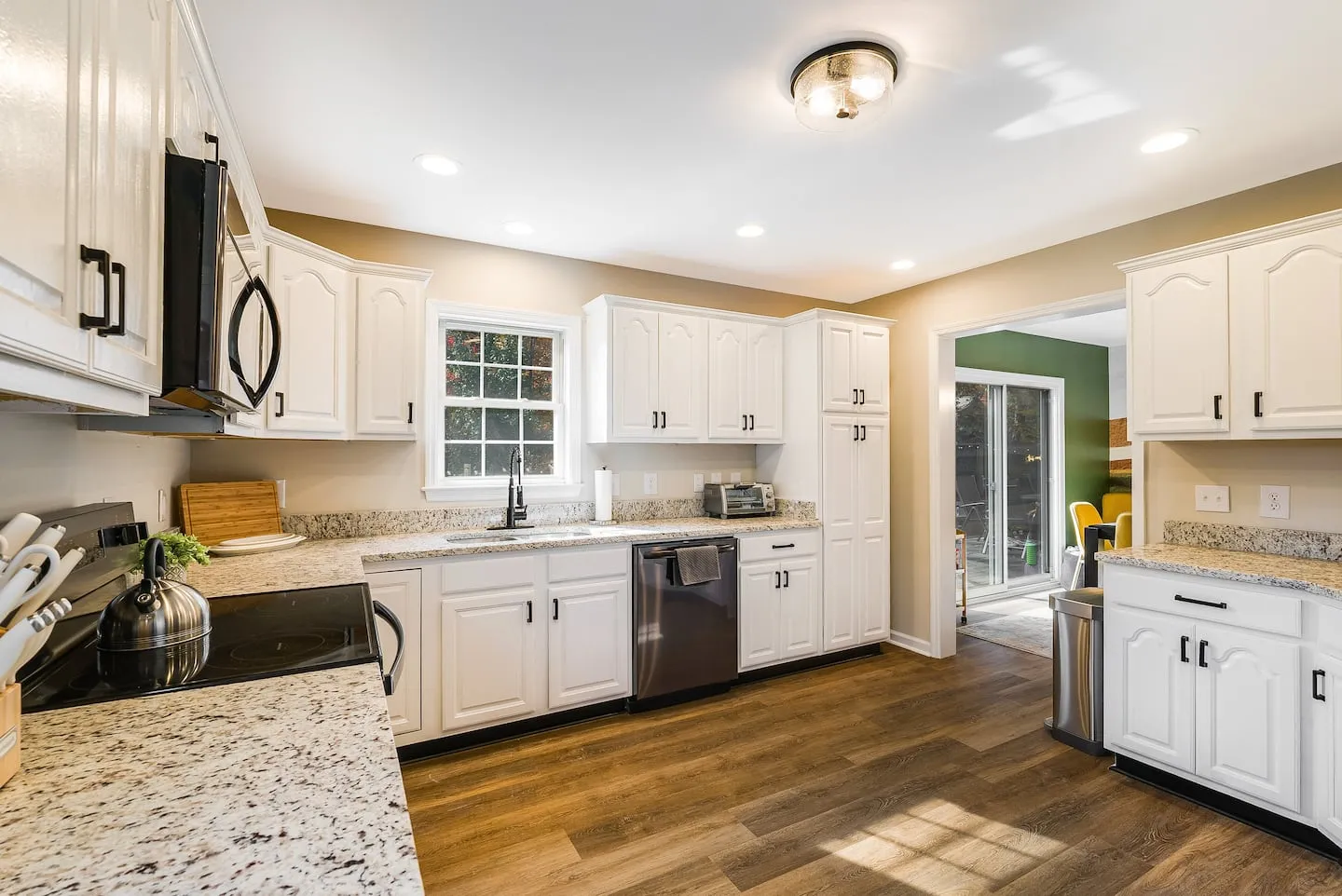 Adventure Haven interior and amenities, photo 18