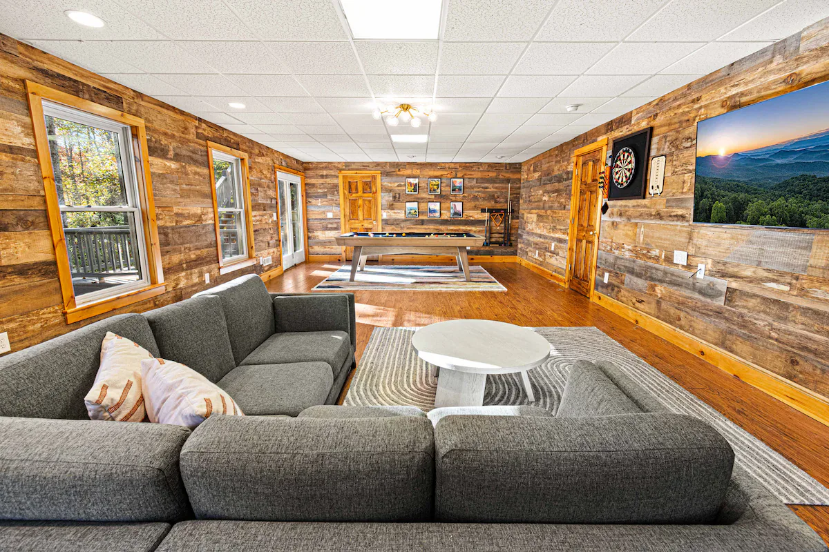 Creekside Cabin interior and amenities, photo 5