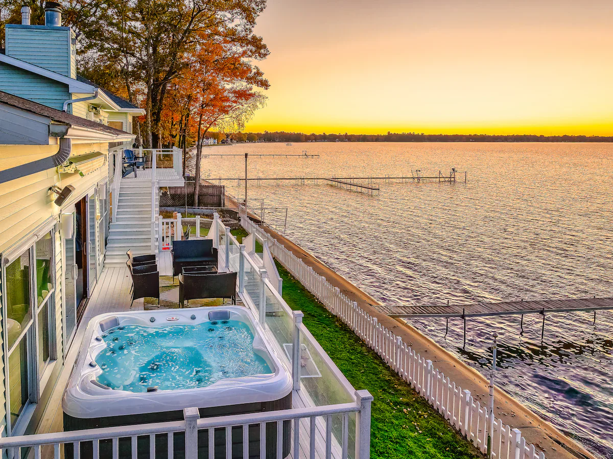 Luxury Lakefront interior and amenities, photo 8