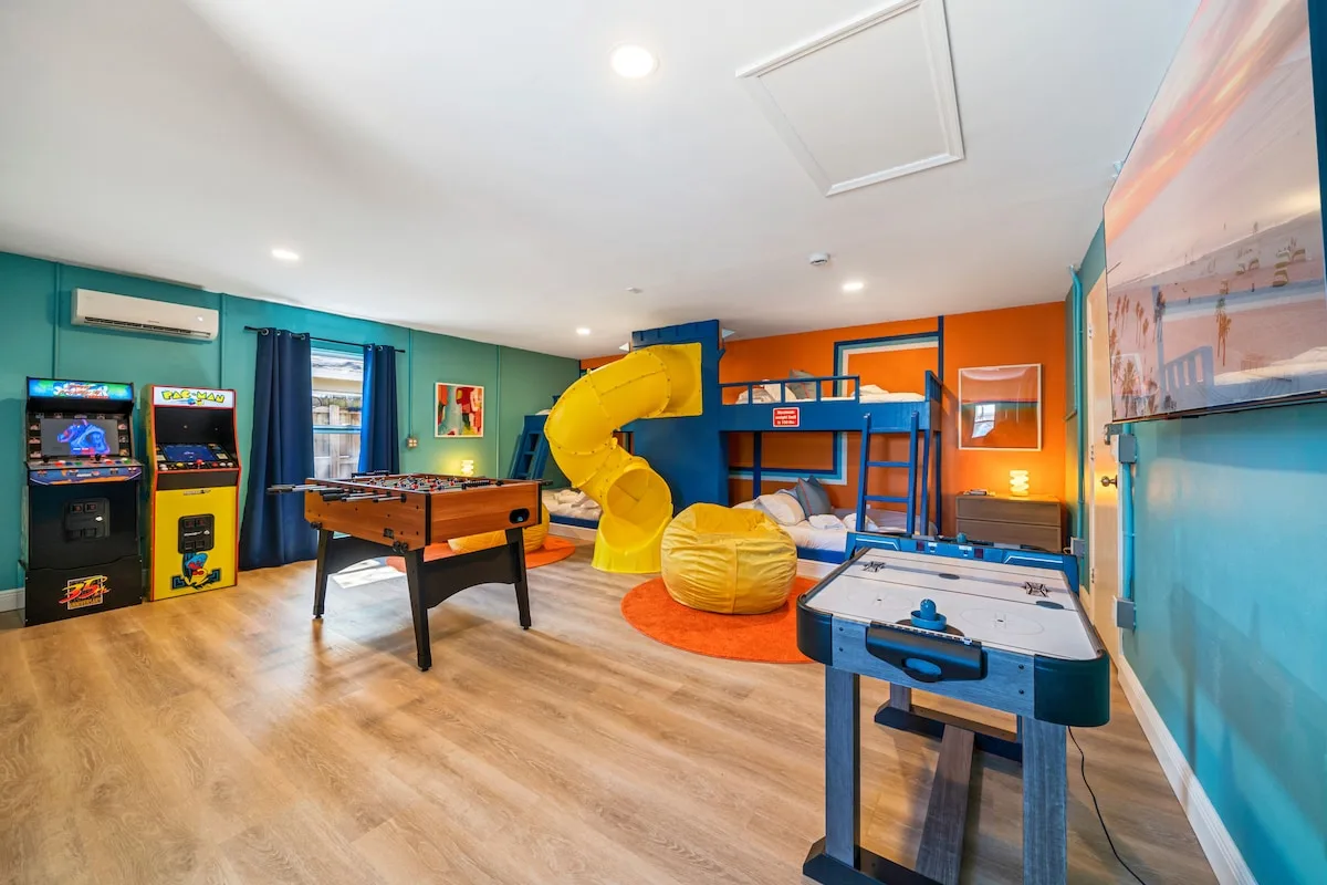 Amenity Overload interior and amenities, photo 4