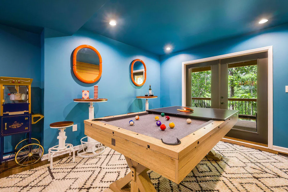 Mountain Cabin interior and amenities, photo 9