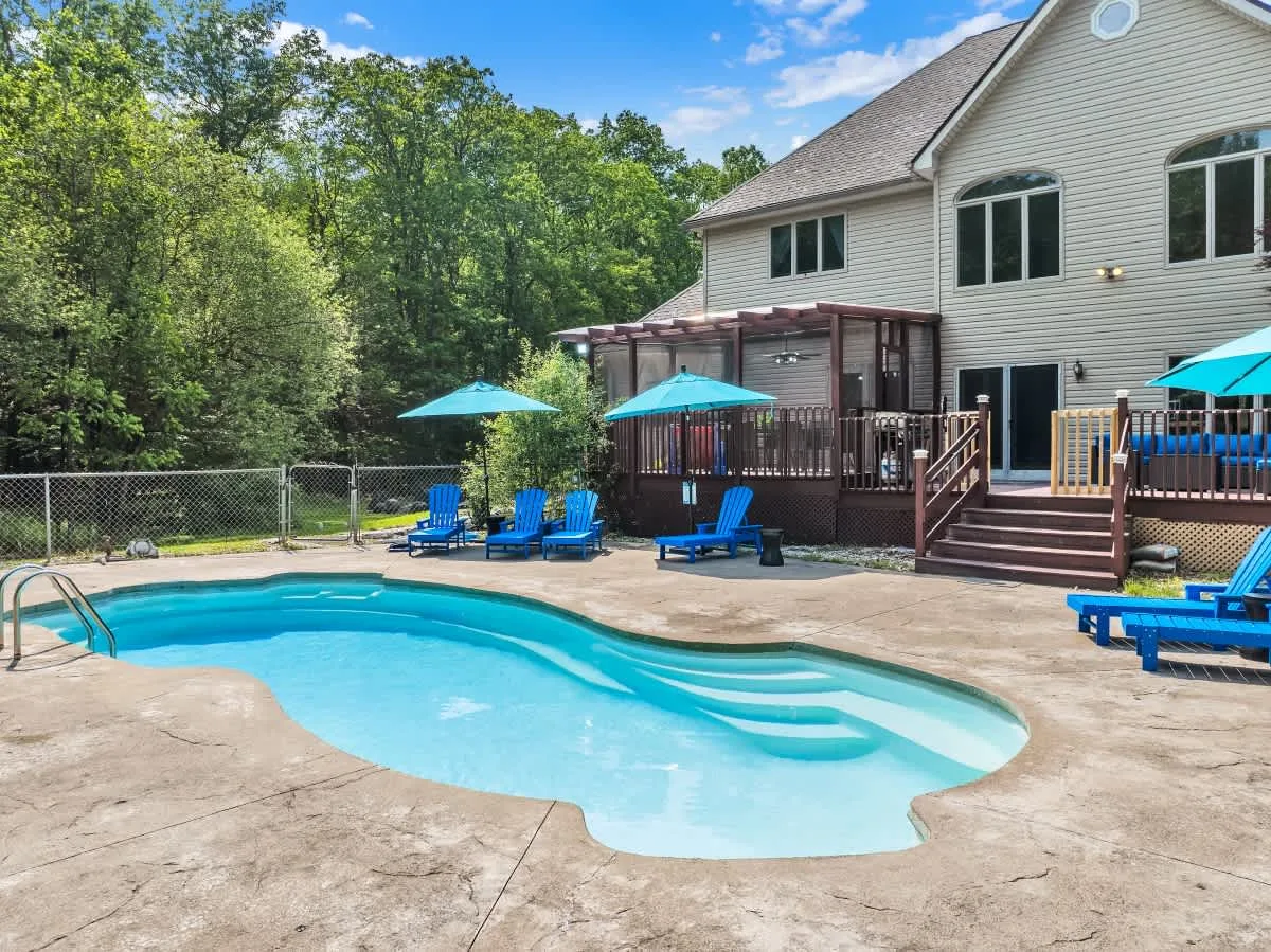 Adventure Compound interior and amenities, photo 7
