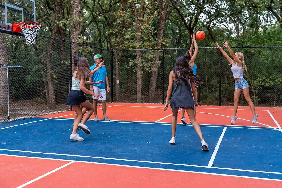 Lone Star Courts interior and amenities, photo 12