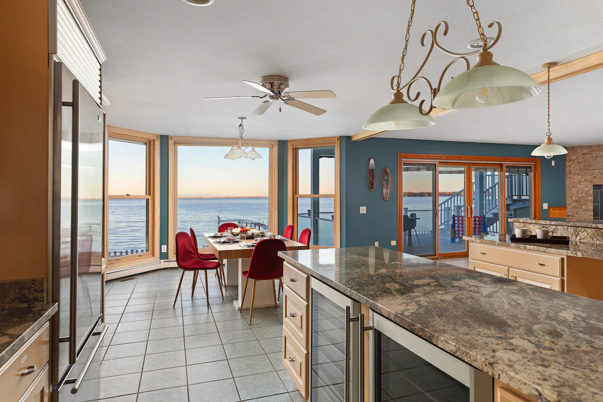 Luxury Lakefront interior and amenities, photo 22