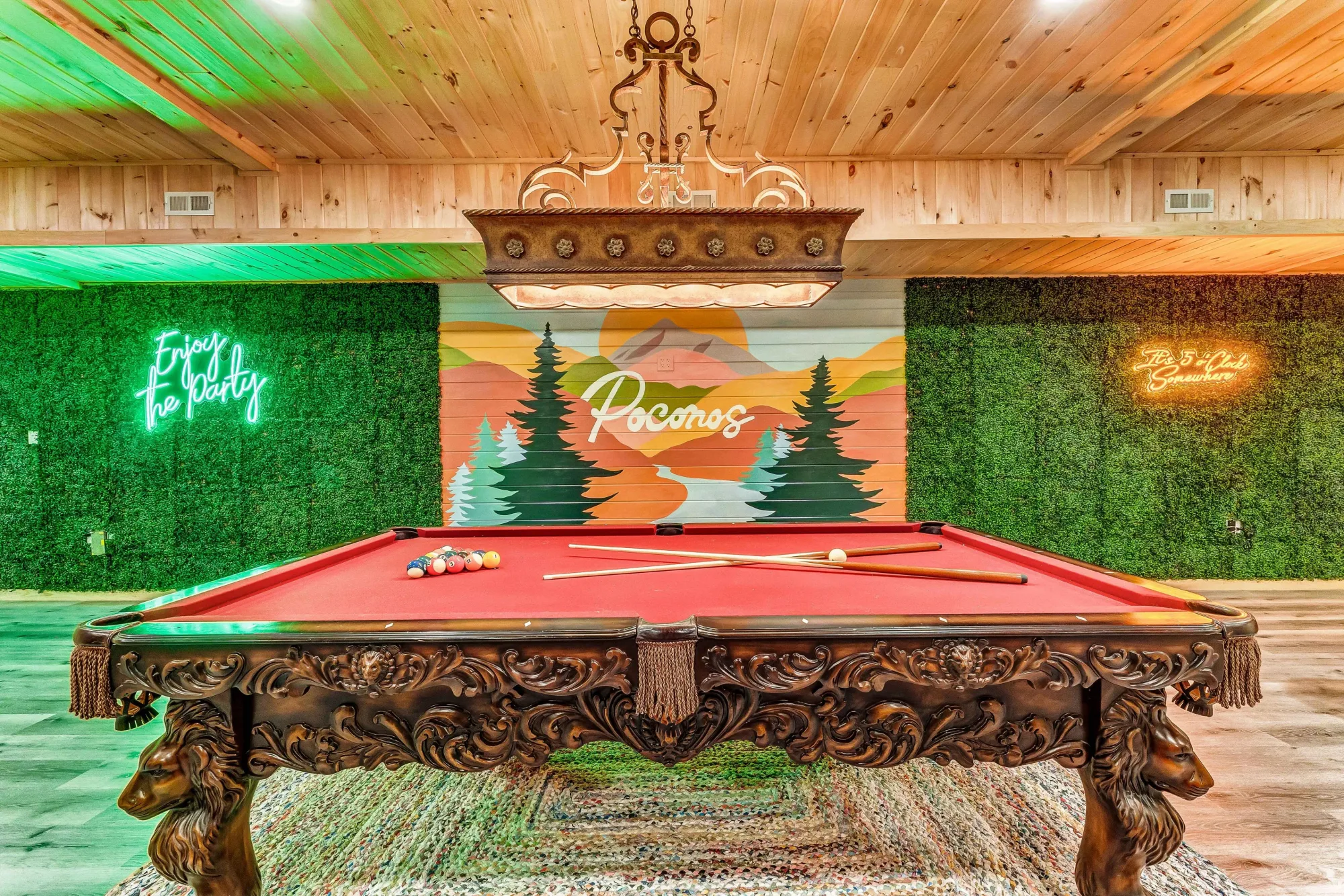 Grand Timber interior and amenities, photo 8