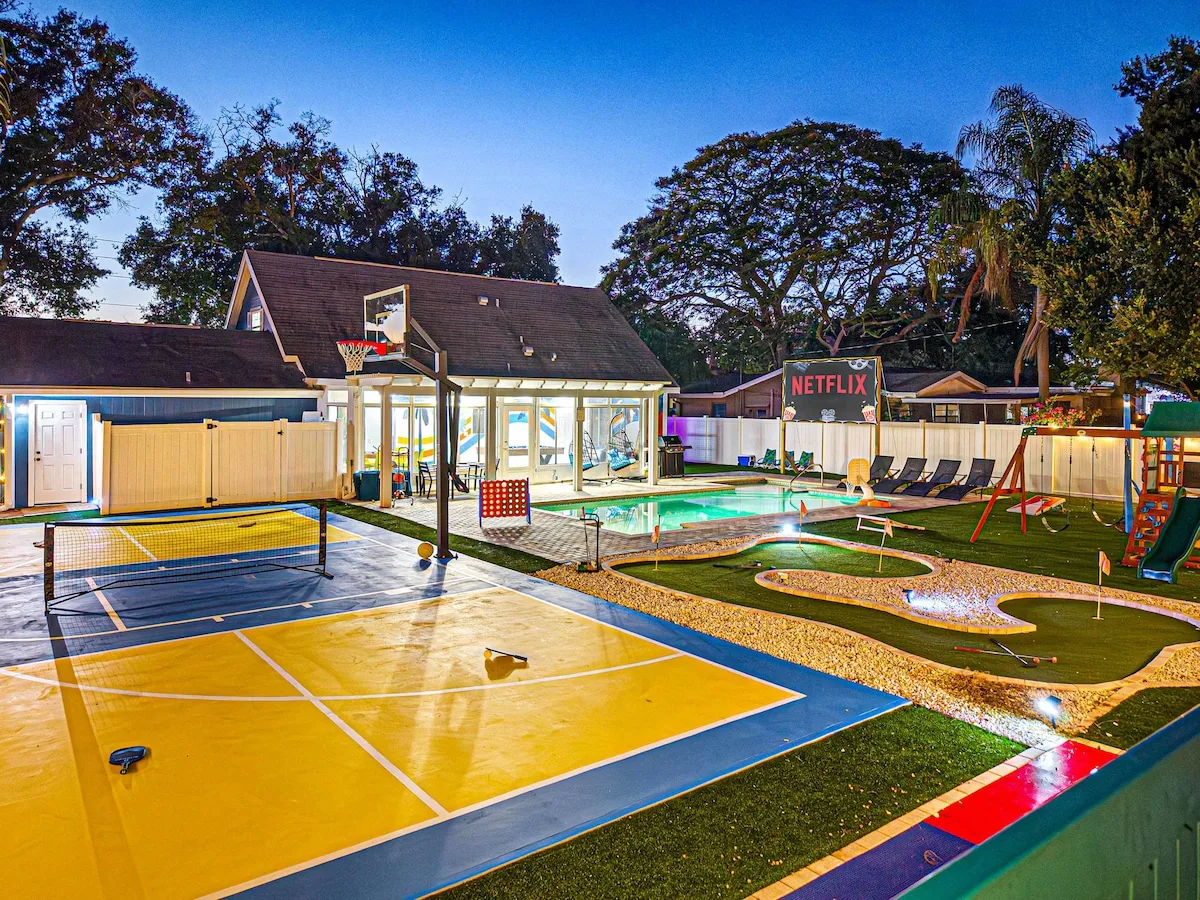 Tropical Resort Home interior and amenities, photo 4