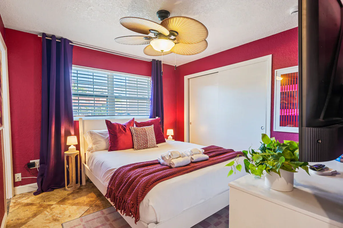 Amenity Overload interior and amenities, photo 10