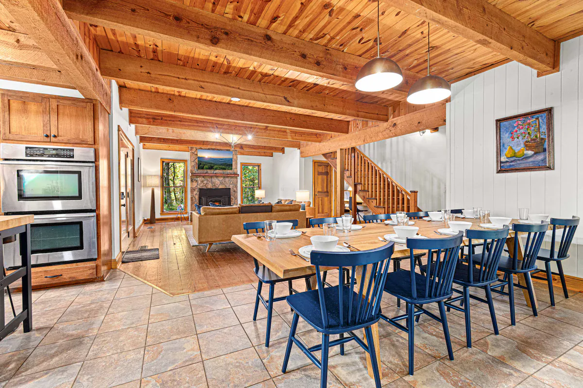 Creekside Cabin interior and amenities, photo 3