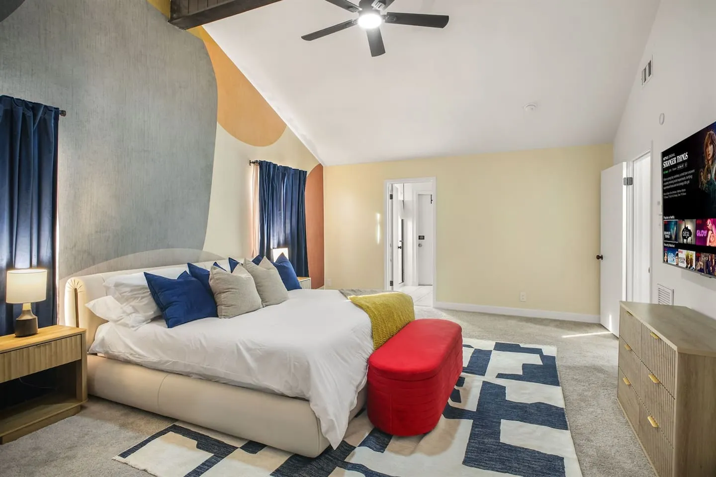 The Comfy Coyote interior and amenities, photo 12