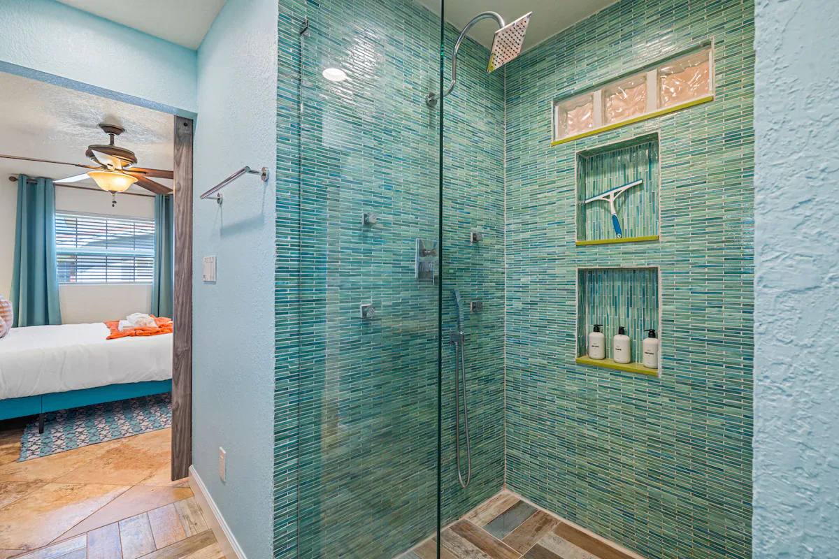 Amenity Overload interior and amenities, photo 16