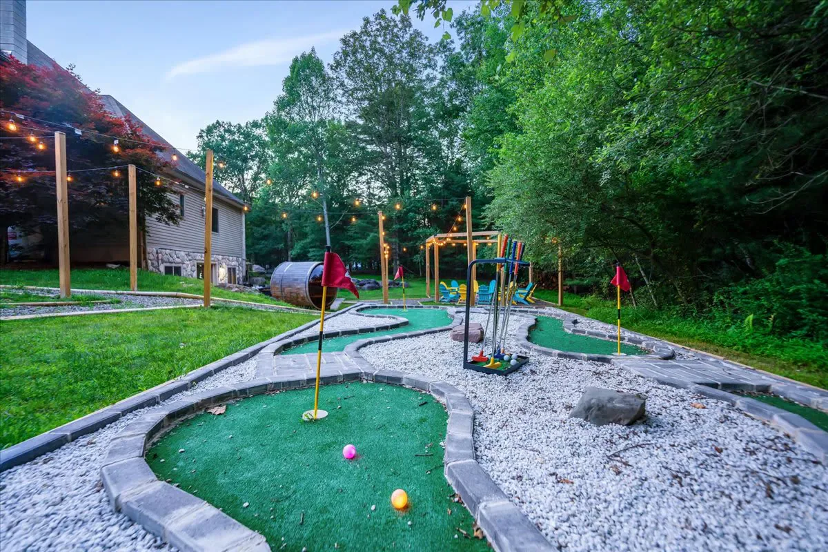 Adventure Compound interior and amenities, photo 24