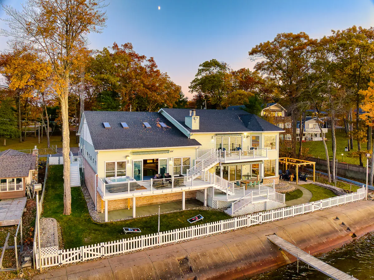 Luxury Lakefront interior and amenities, photo 3