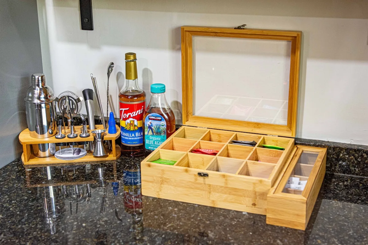 Creekside Cabin interior and amenities, photo 9
