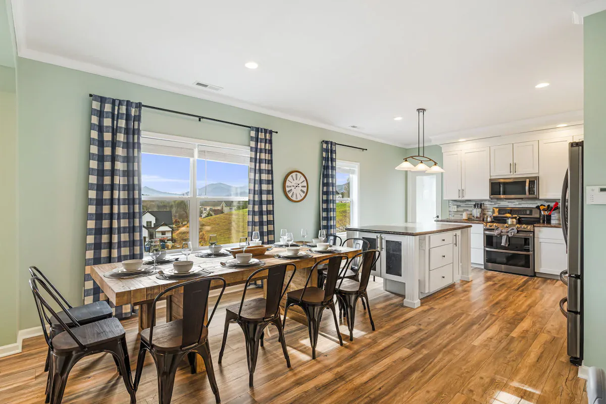 Lavish Lawson interior and amenities, photo 19