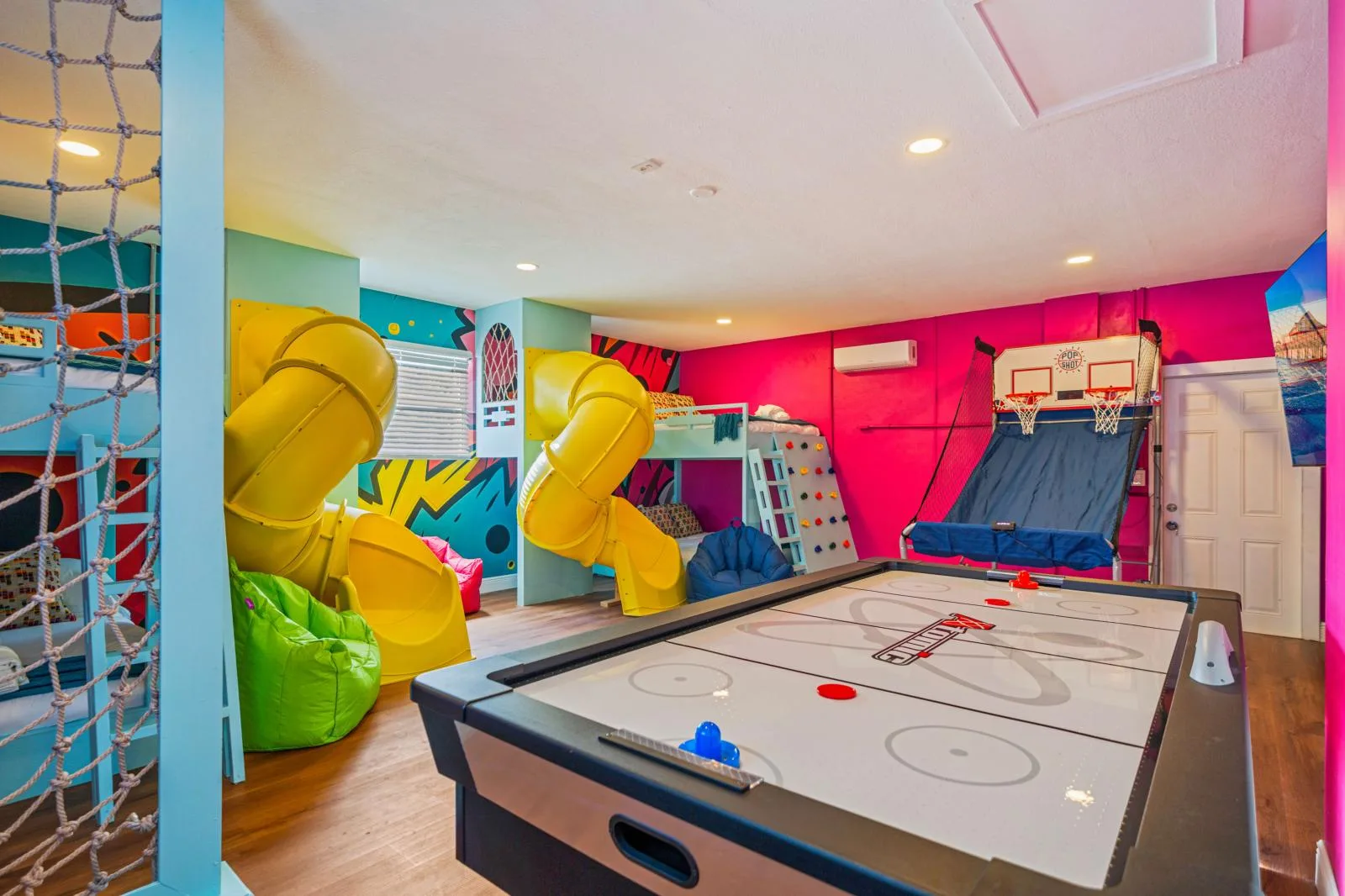Multi-Sport Estate interior and amenities, photo 4