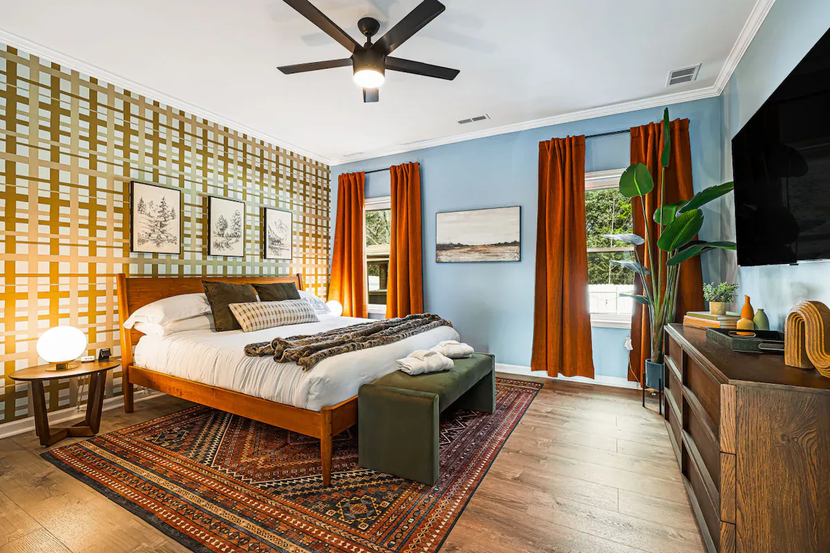 Lavish Lawson interior and amenities, photo 22