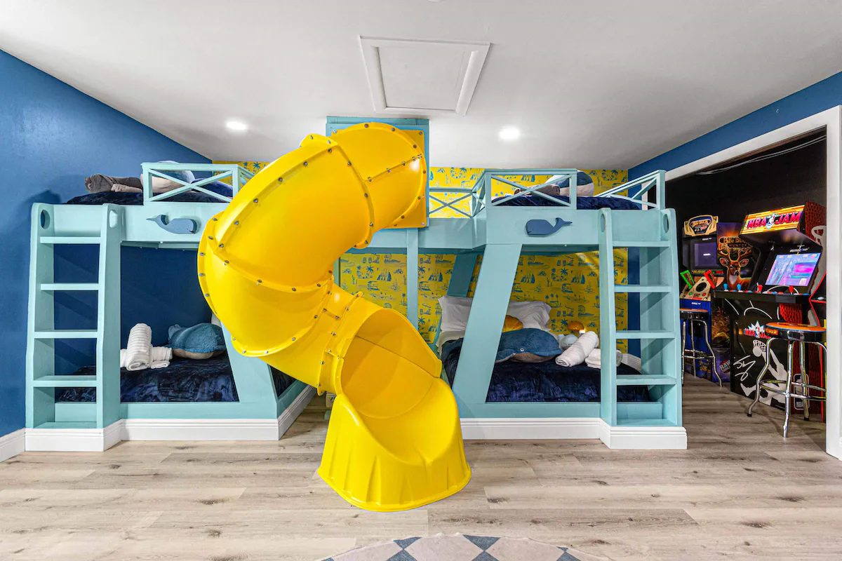 Tropical Resort Home interior and amenities, photo 25