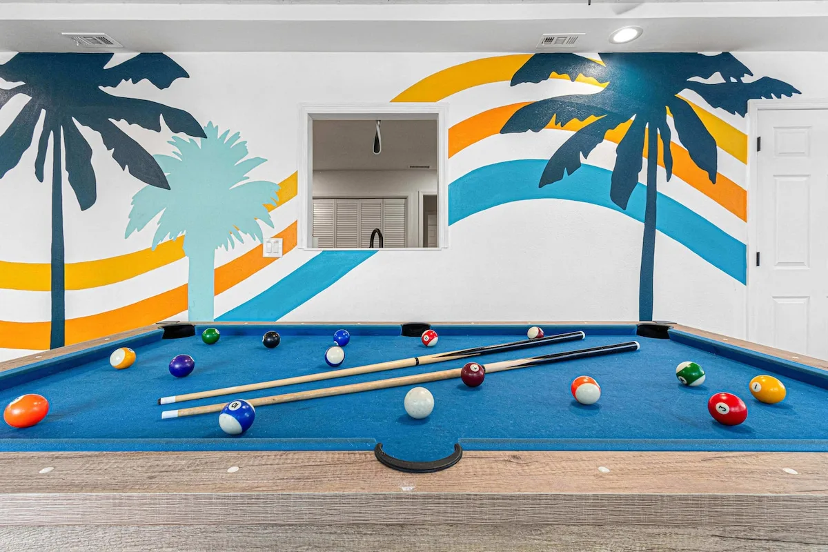 Tropical Resort Home interior and amenities, photo 12