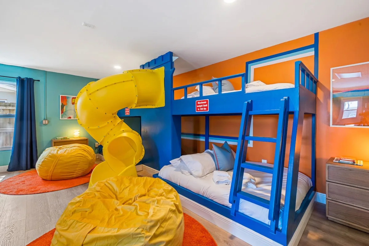 Amenity Overload interior and amenities, photo 13