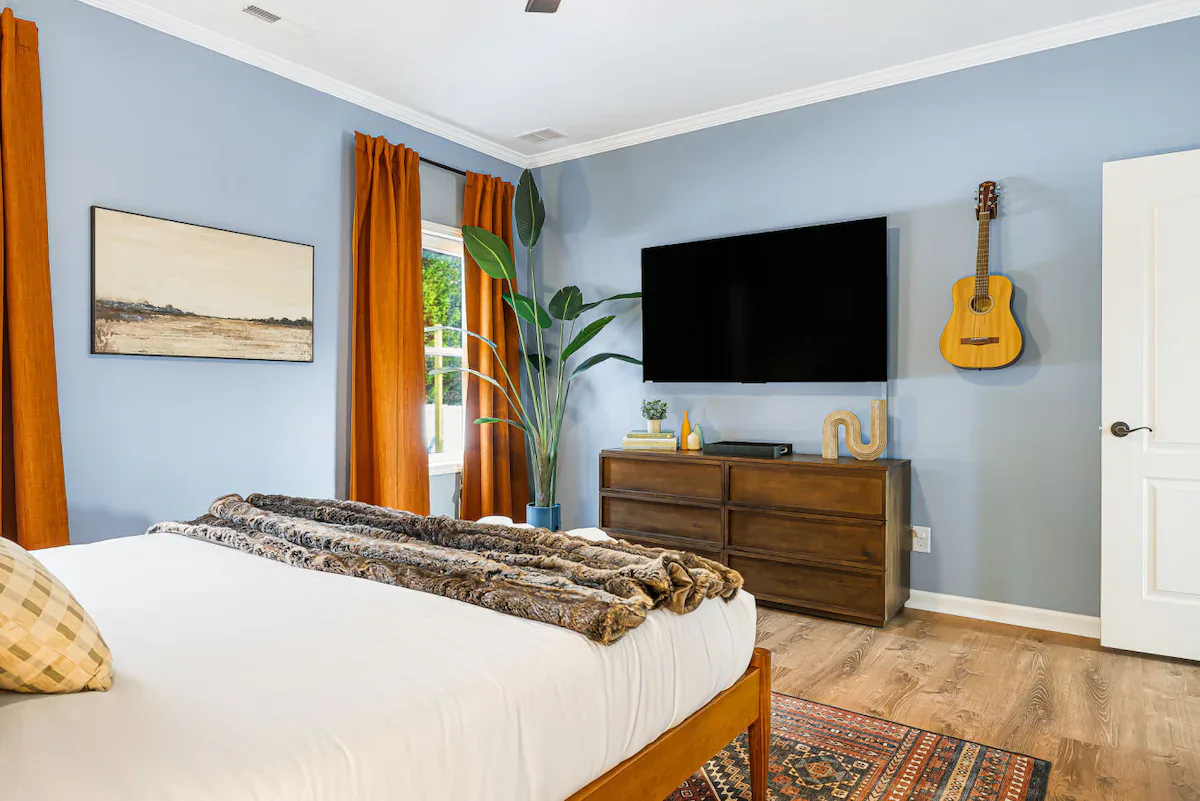 Lavish Lawson interior and amenities, photo 23