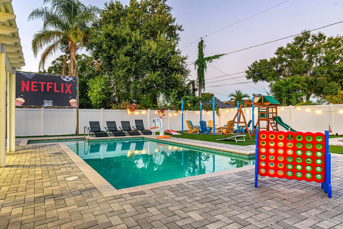 Tropical Resort Home interior and amenities, photo 9