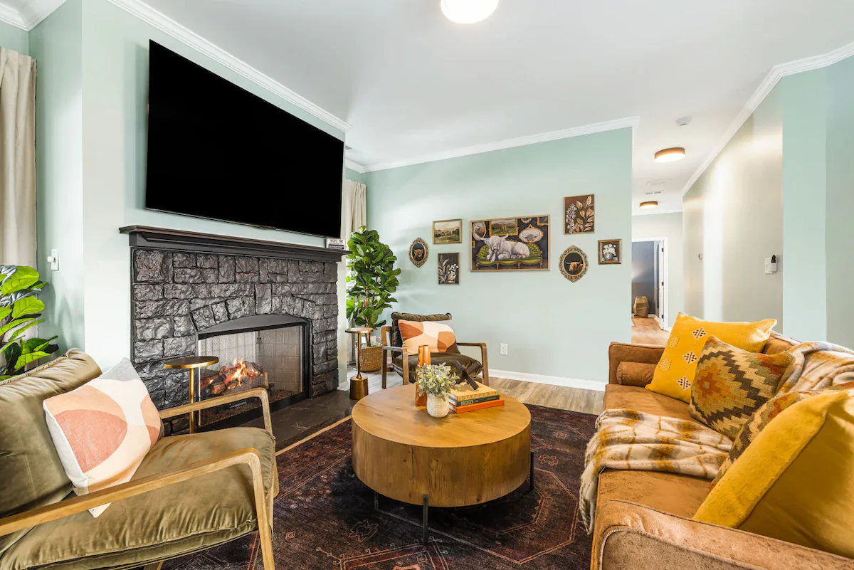 Lavish Lawson interior and amenities, photo 9