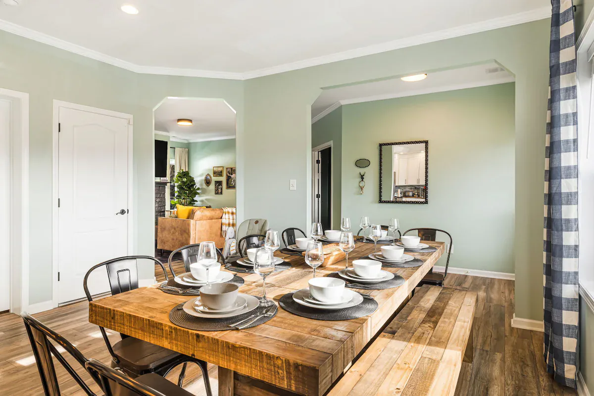 Lavish Lawson interior and amenities, photo 21