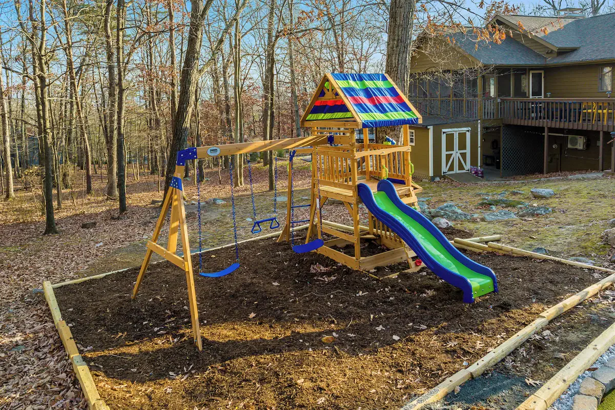 Adventure Haven interior and amenities, photo 13