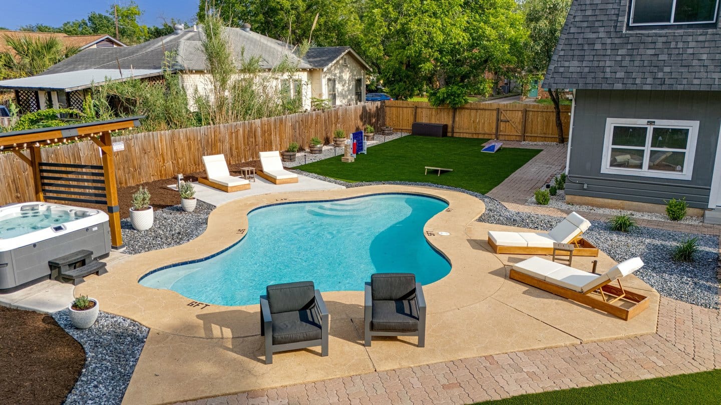 Pool and Game Retreat property photo 7