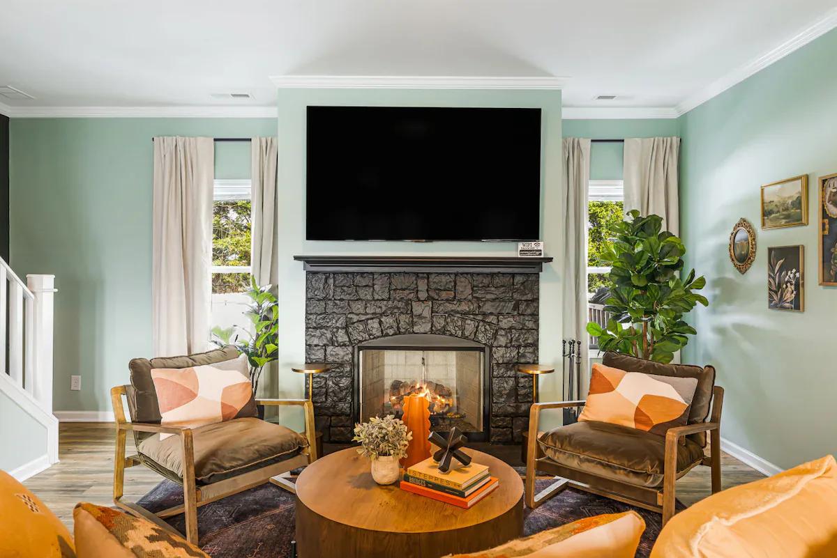 Lavish Lawson interior and amenities, photo 8