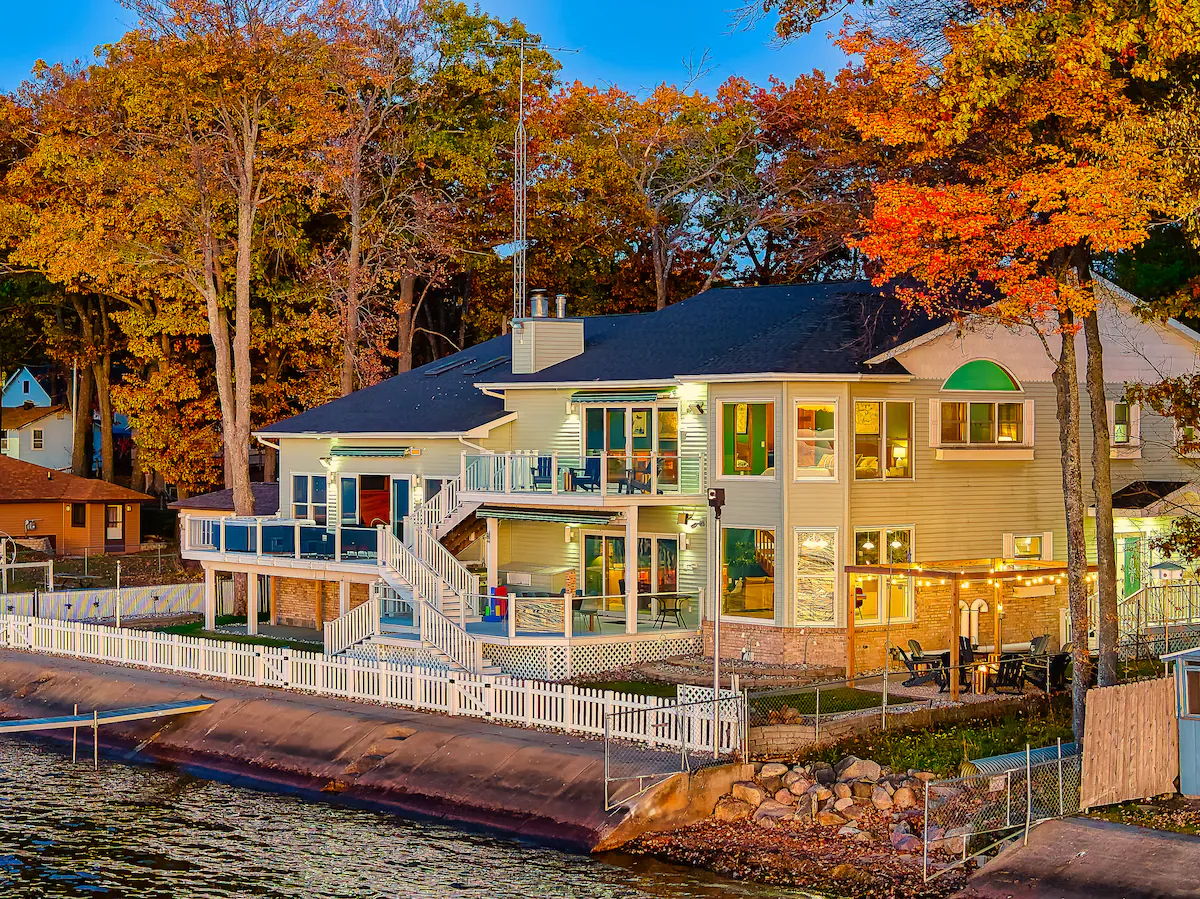 Luxury Lakefront interior and amenities, photo 15