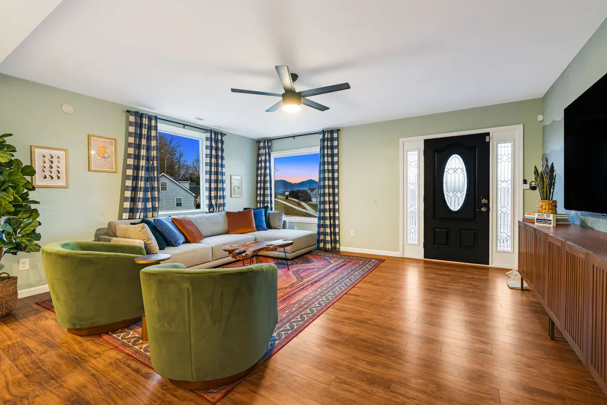 Lavish Lawson interior and amenities, photo 11