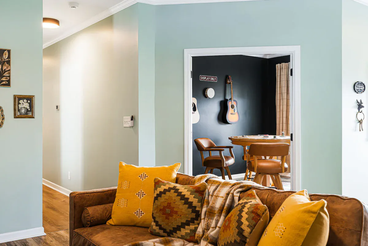 Lavish Lawson interior and amenities, photo 7