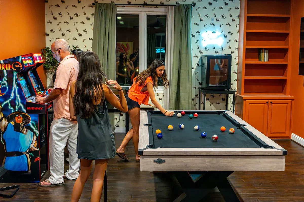 Lone Star Courts interior and amenities, photo 23