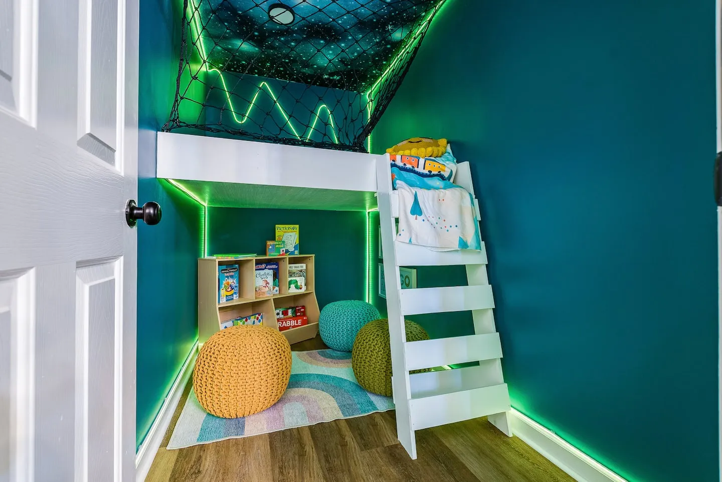 Adventure Haven interior and amenities, photo 11