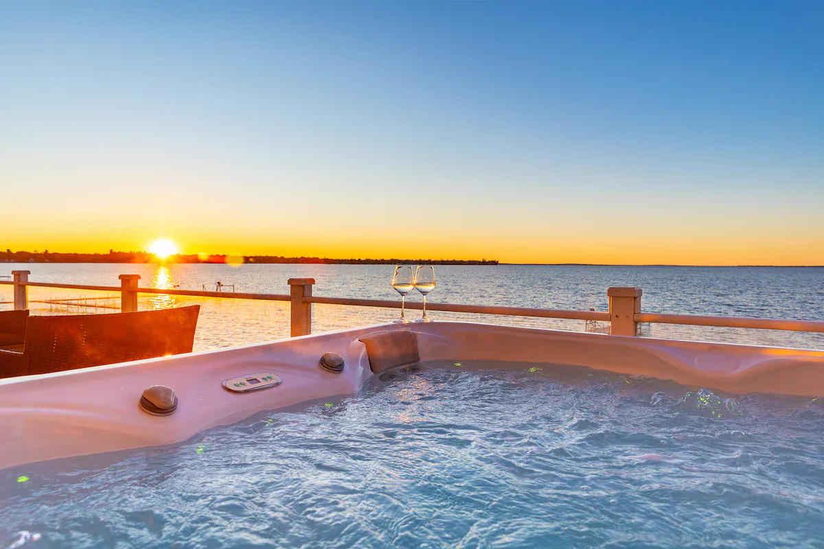 Luxury Lakefront interior and amenities, photo 5