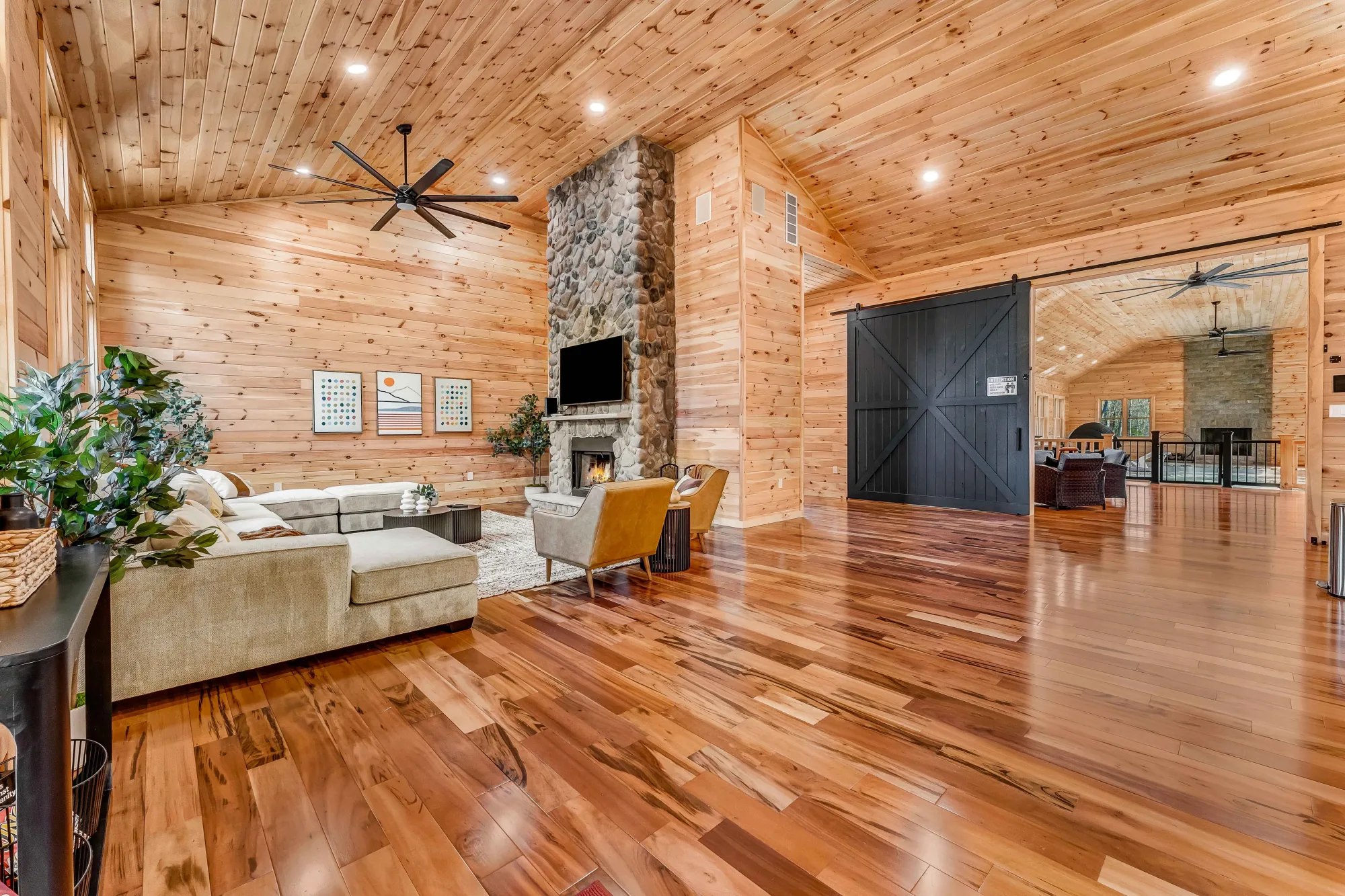 Grand Timber interior and amenities, photo 15