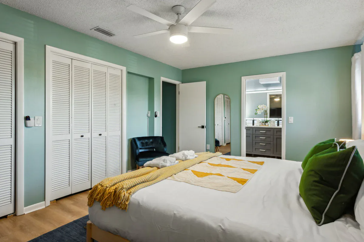 Beach Resort Home interior and amenities, photo 13
