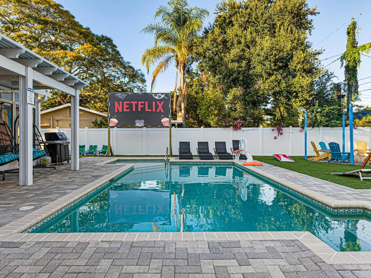 Tropical Resort Home interior and amenities, photo 10