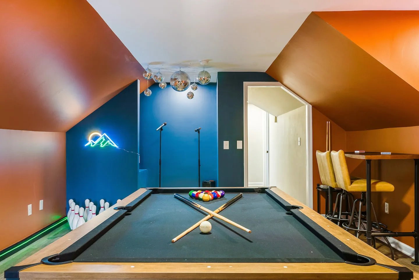 Adventure Haven interior and amenities, photo 7