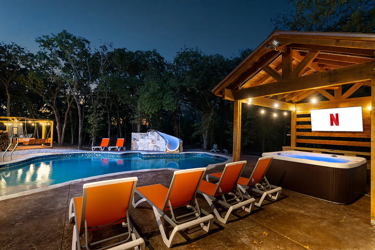 Lone Star Courts interior and amenities, photo 7