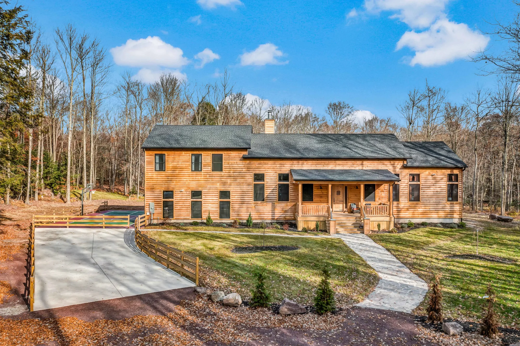 Grand Timber interior and amenities, photo 3