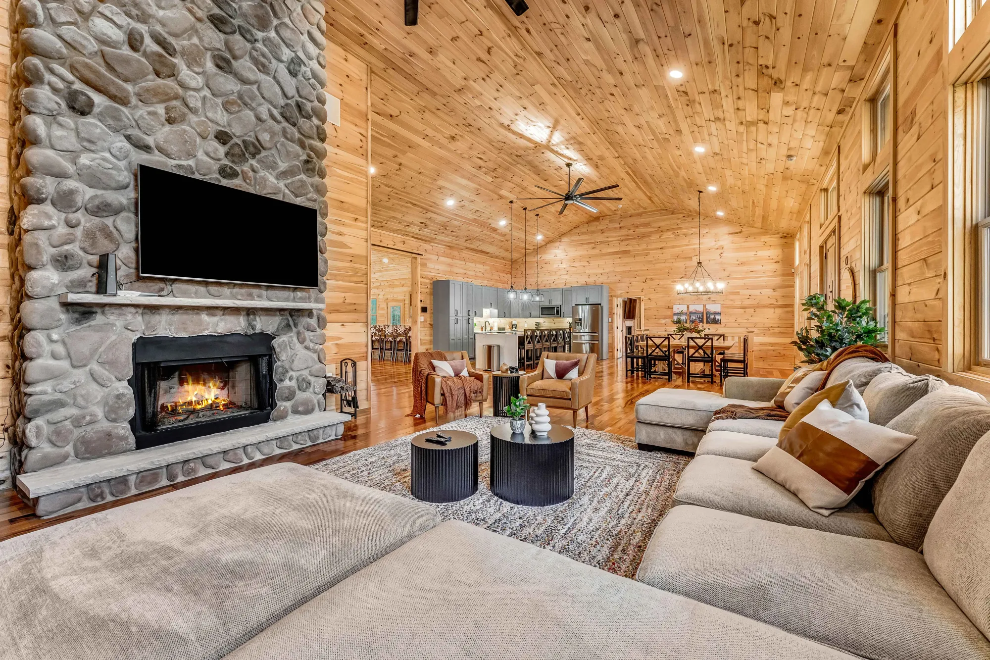 Grand Timber interior and amenities, photo 17