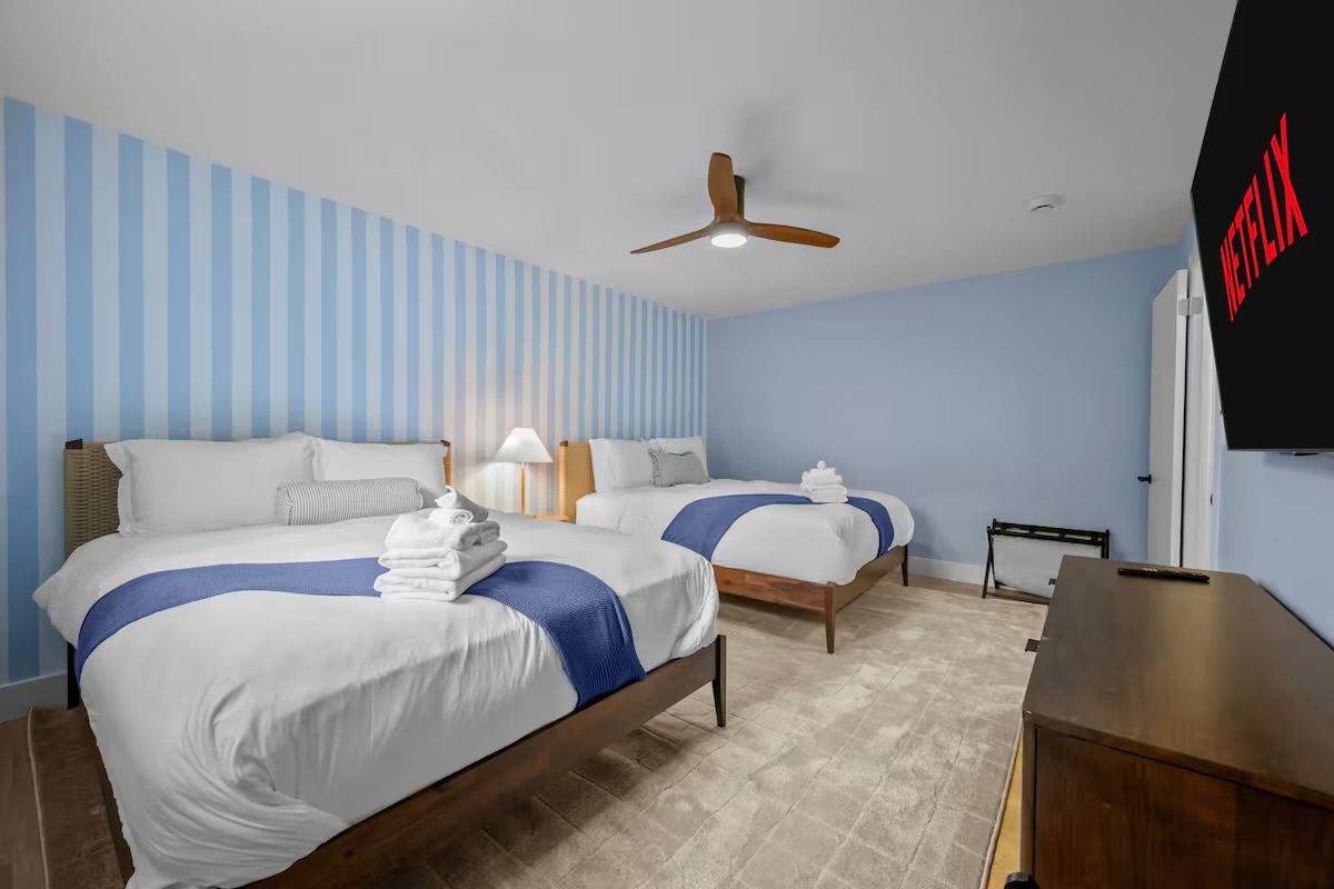 10 Creative Airbnb Themed Room Designs photo