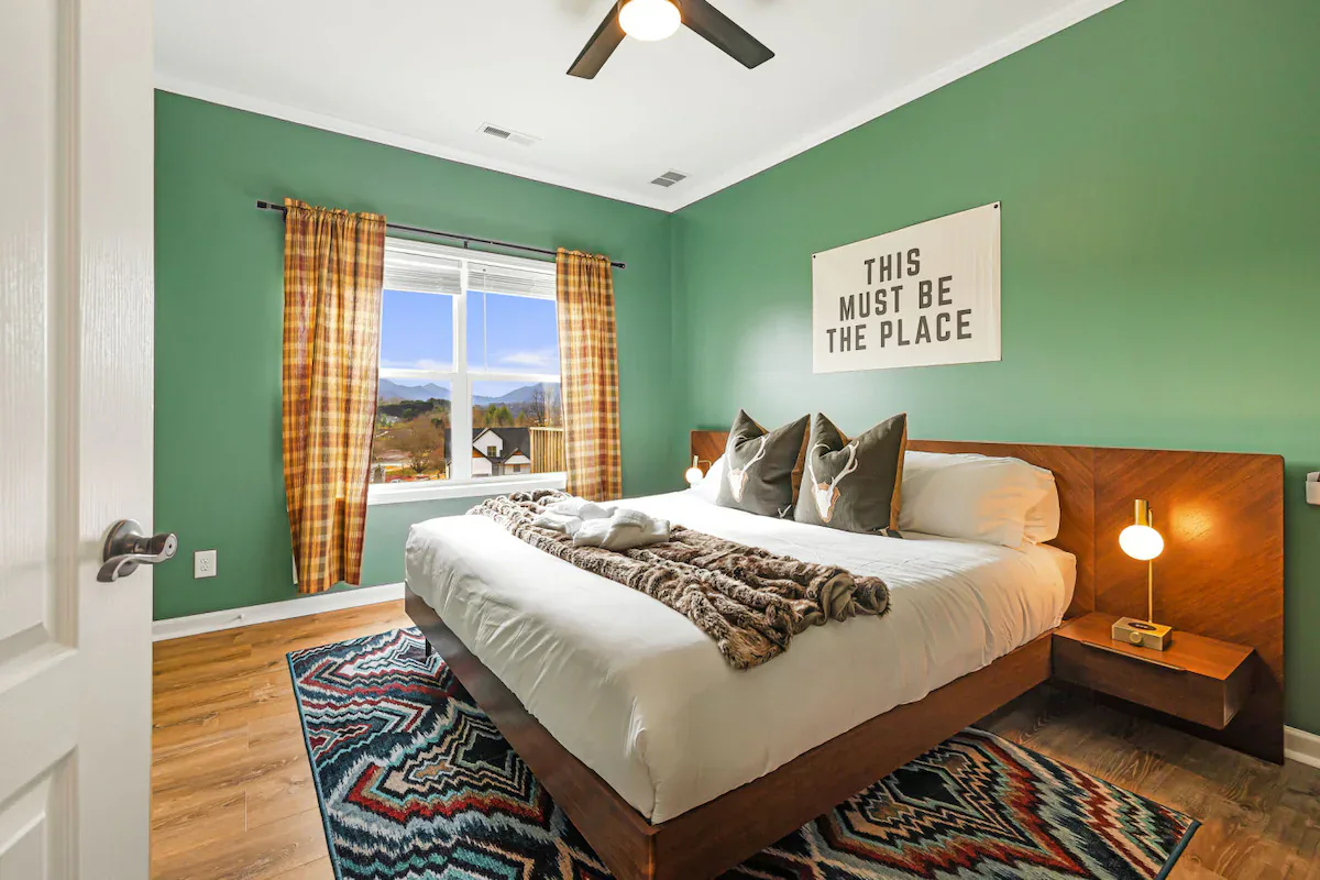 Lavish Lawson interior and amenities, photo 24